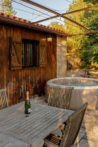 Portugal Active São Julião Retreat | Pool, Jacuzzi & Garden Escape (Portugal Active Sao Juliao Retreat | Pool, Jacuzzi & Garden Escape) in ปันเก