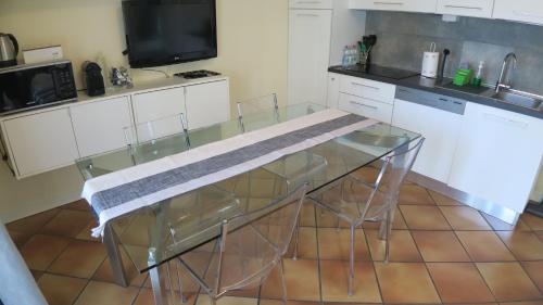 COSY Room & Bath & Kitchen Near COMO in แอร์บา