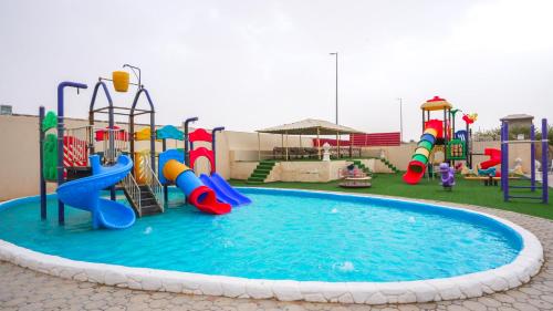 Playground, Al Saad Farm Family Resort with Private Pool, Aqua park & Play Area By Betu in Al Sad