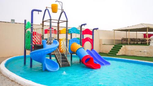 Al Saad Farm Family Resort with Private Pool, Aqua park & Play Area By Betu in Al Sad