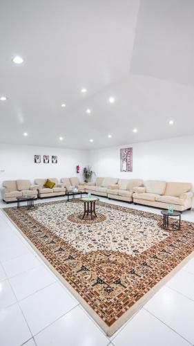 Al Saad Farm Family Resort with Private Pool, Aqua park & Play Area By Betu in Al Sad