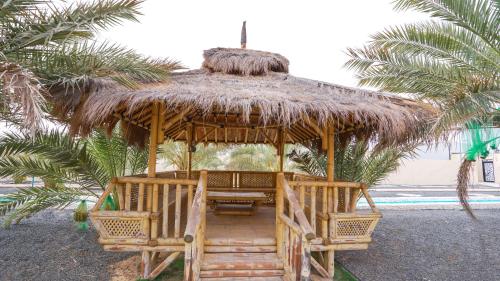 Al Saad Farm Family Resort with Private Pool, Aqua park & Play Area By Betu in Al Sad