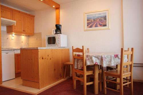 Résidence Neves - VAL THORENS location: Joli studio pour 4 personnes, étage élevé, balcon ensoleillé, dans un quartier animé (LES NEVES) MAE-9043