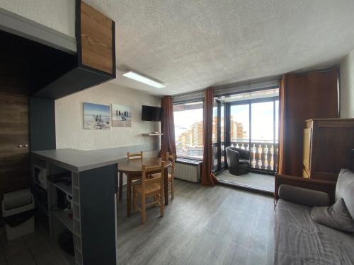 Résidence Glaciers - VAL THORENS location: studio pour 4 personnes avec balcon ensoleillé, quartier jeune et animé MAE-9077