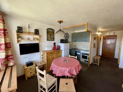 Résidence Glaciers - VAL THORENS location: studio pour 4 personnes avec balcon sud ouest dans un quartier jeune et animé MAE-9085