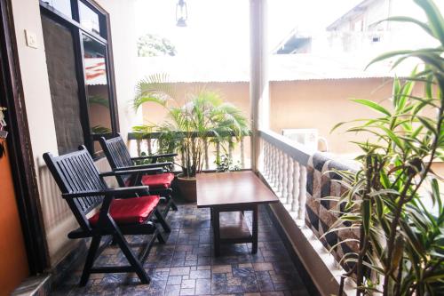 Erkély/terasz, Peacock - a family-run hotel in Chitwan