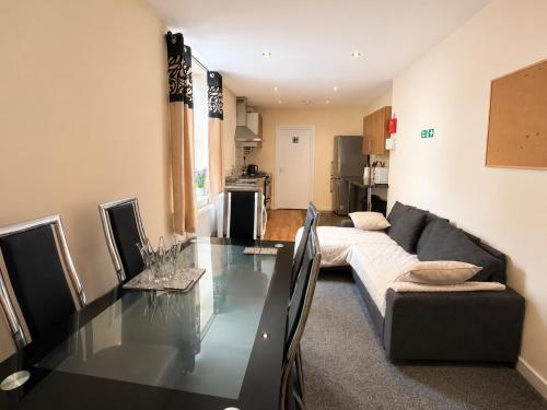 36 Flat 1 - Room 2 - Swansea