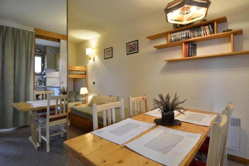Résidence Amethyste - Studio divisible chaleureux · Accès direct aux pistes · Vue pistes MAE-3793