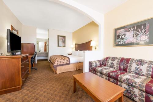 Americas Best Value Inn & Suites Ft. Worth S in Edgecliff Falu
