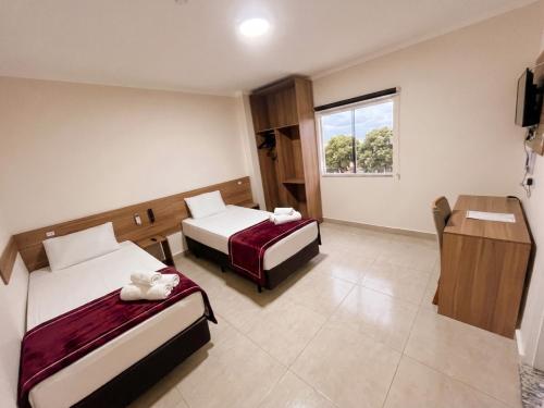 2 twin beds