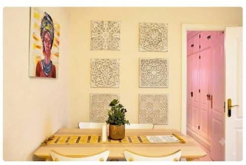 Antolinez Oasis - Central Apartment with Private Patio