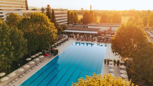 . Living Place Hotel