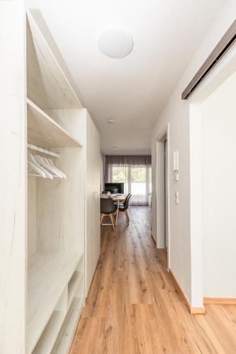Apartment mit 2 Schlafzimmern Business-Apartment 02 2-Zimmer mit Kochgelegenheit und Parkplatz in Kotz