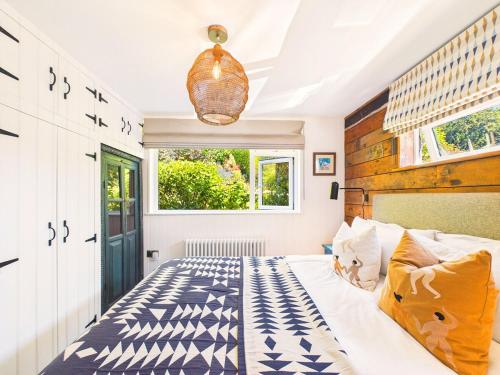 NEW Bossava Chalet - Cosy Retreat by Signature Stays - 2 Bedroom - image 5