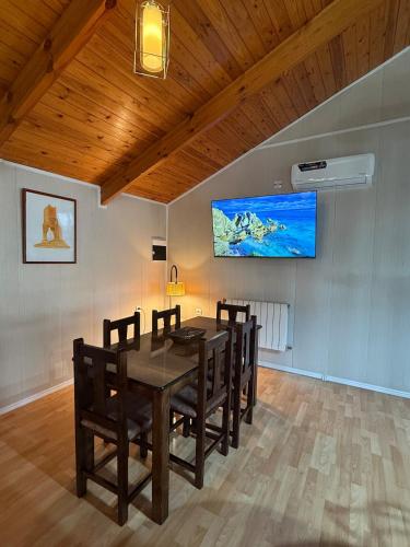 Duplex Chalet with pool barbecue Residence in בן אקנון