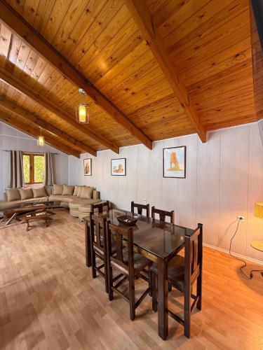 Duplex Chalet with pool barbecue Residence in בן אקנון
