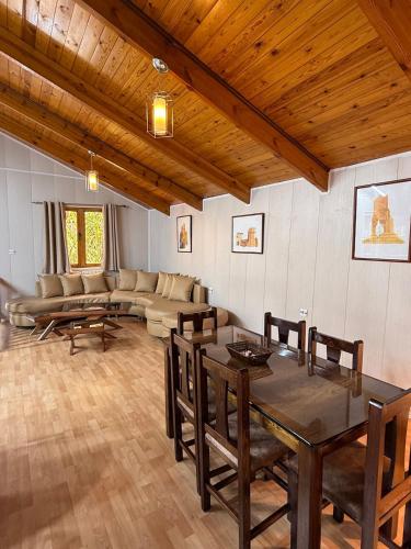 Duplex Chalet with pool barbecue Residence in בן אקנון
