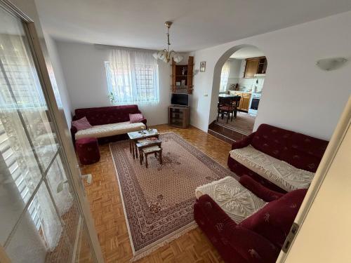 Kuća Jutarnja Idila, Seosko domaćinstvo (Kuca Jutarnja Idila, Seosko domacinstvo) in Arilje