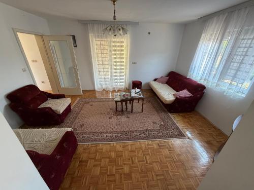 Kuća Jutarnja Idila, Seosko domaćinstvo (Kuca Jutarnja Idila, Seosko domacinstvo) in Arilje