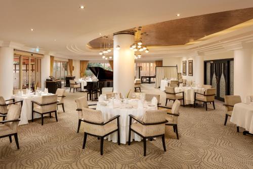 Restaurant, Kampala Serena Hotel in Kampala