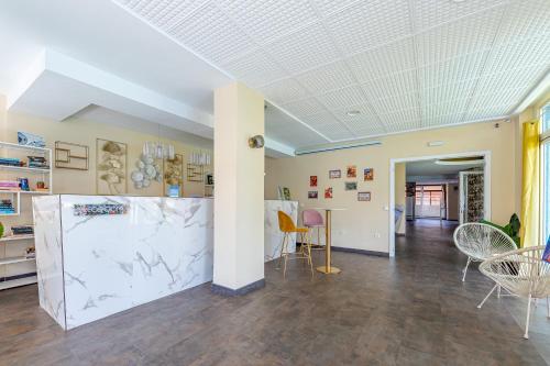 797 HOLIDAY RENTALS- Apartamento para 4 en el Velero - image 5
