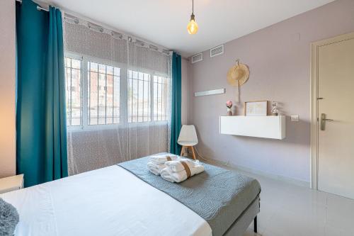 797 HOLIDAY RENTALS- Apartamento para 4 en el Velero - image 2