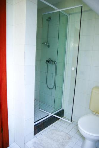 Six-Bedroom House image 2
