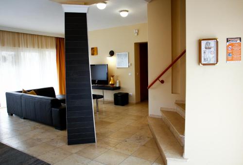 Six-Bedroom House image 10