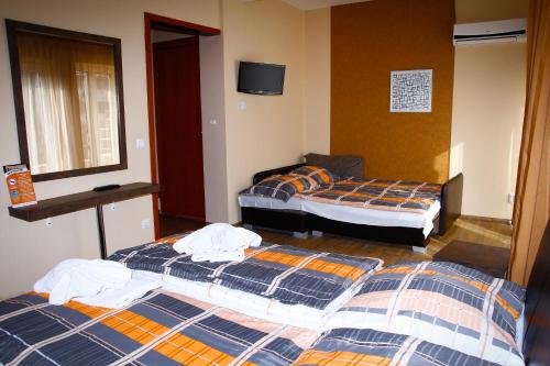 Quadruple Room image 9