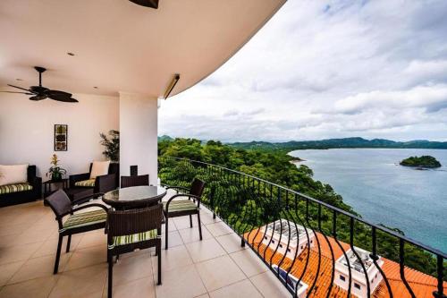Stylish Oceanview Condo with Quick Beach Access Modern Design & Spacious Balcony in Playa Flamingo