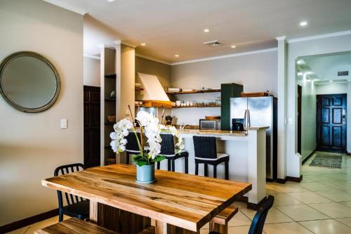 Stylish Oceanview Condo with Quick Beach Access Modern Design & Spacious Balcony in Playa Flamingo