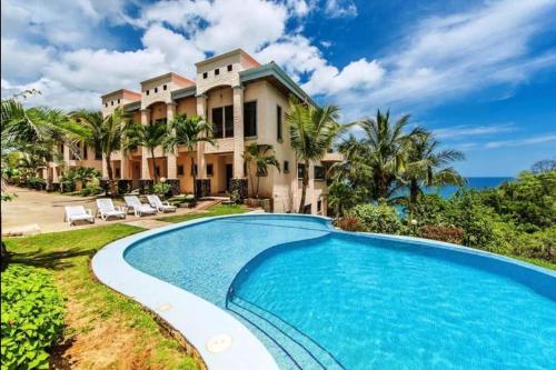 Stylish Oceanview Condo with Quick Beach Access Modern Design & Spacious Balcony in Playa Flamingo