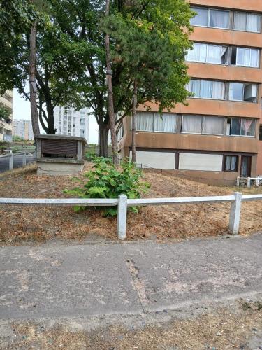 Exterior view, Dortoir pour homme a prix abordable in Bobigny
