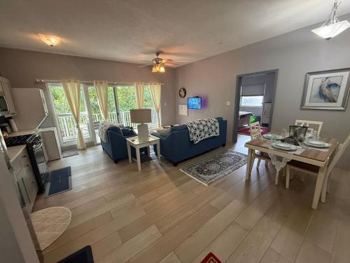 One Bedroom Luxurious Beach Front Villa Pool-Gym-AC Sleeps 5! in Falmouth
