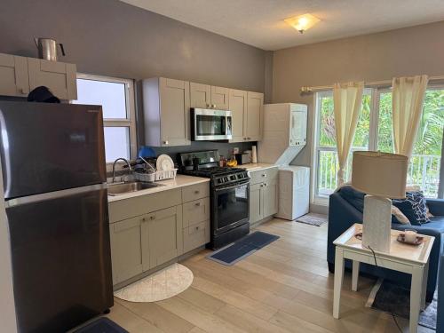 One Bedroom Luxurious Beach Front Villa Pool-Gym-AC Sleeps 5! in Falmouth