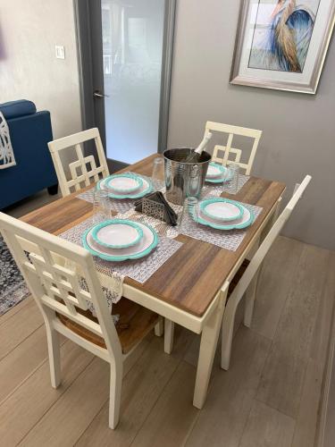 One Bedroom Luxurious Beach Front Villa Pool-Gym-AC Sleeps 5! in Falmouth