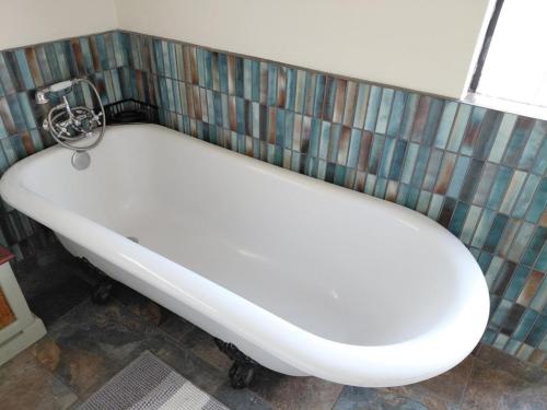 Shallow Pig Cottage in Riastuine AH