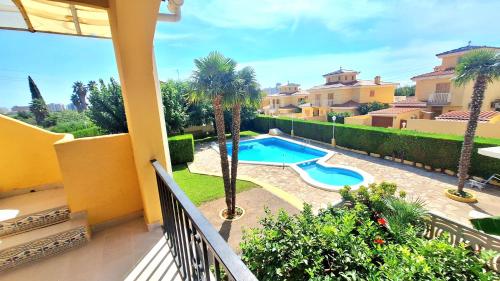 CHALET ADOSADO CON PISCINA EN PEÑÍSCoLA