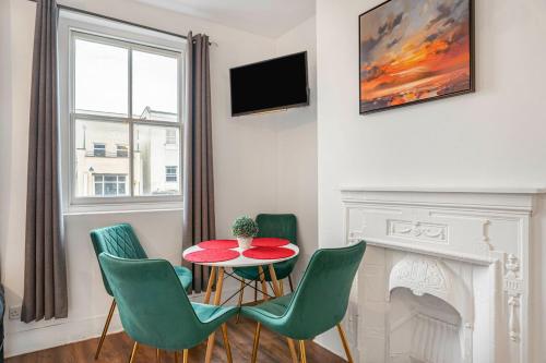 Private Tower Bridge Studio flat with bathroom and kitchen