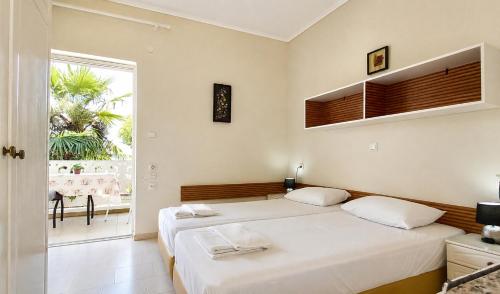 Ronzi Apartments in Kamena Vourla
