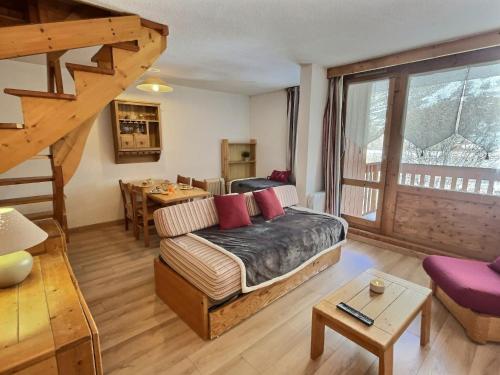 Résidence Hameaux De Val - Votre grand studio mezzanine avec garage couvert à 5 min des pistes MAE-1004