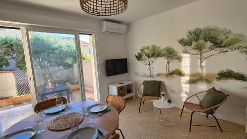 T2 Hyères neuf 4p, clim, 250m plage, parking privé devant le logement