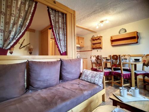 Résidence Boedette A - Appartement confortable · Départ et retour skis aux pieds · Balcon MAE-1004