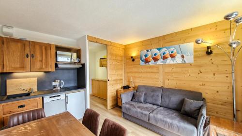 Résidence Iris - Studio entièrement rénové avec cabine · Centre station · Balcon MAE-4504