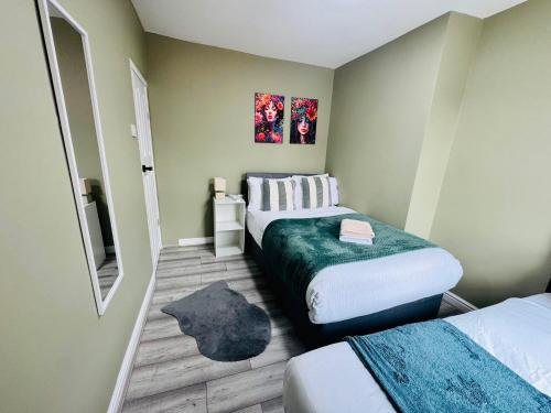 Room 2 Shared house 5 min from Sefton Park in Edge Hill