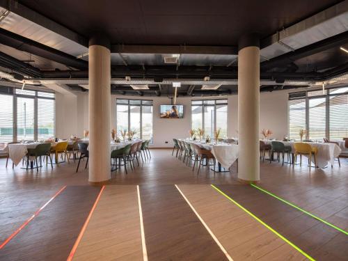 Bar/ Salón, ibis Styles Debrecen Airport in Debrecen