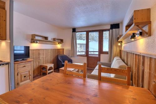 Résidence Grand Bois B - CONFORTABLE 2 PIECES, SKIS AUX PIEDS ET PROCHE DES COMMERCES MAE-3314