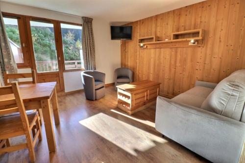 Résidence Grand Bois B - CONFORTABLE 2 PIECES, SKIS AUX PIEDS ET PROCHE DES COMMERCES MAE-3324