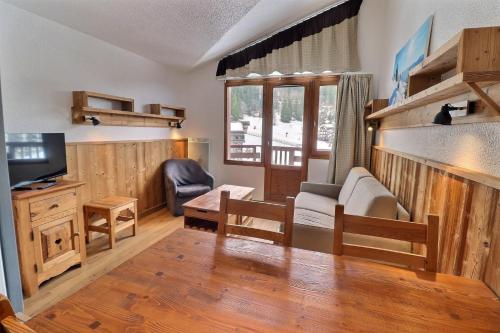 Résidence Grand Bois B - CONFORTABLE 2 PIECES, SKIS AUX PIEDS ET PROCHE DES COMMERCES MAE-3344