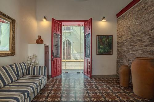 Colonial Villa in Downtown Pool & Futbolito - image 5